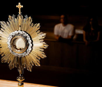 eucharistic-adoration1